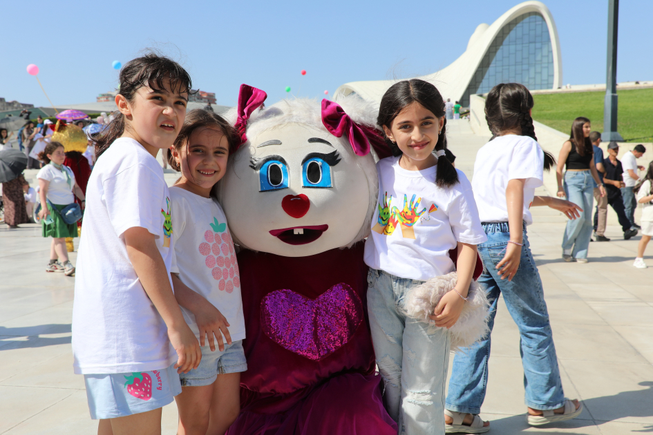 Children's festival held in Heydar Aliyev Center park (PHOTO)