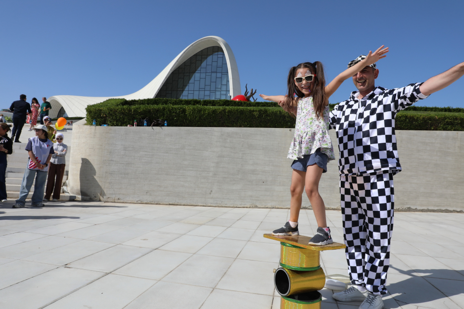 Children's festival held in Heydar Aliyev Center park (PHOTO)