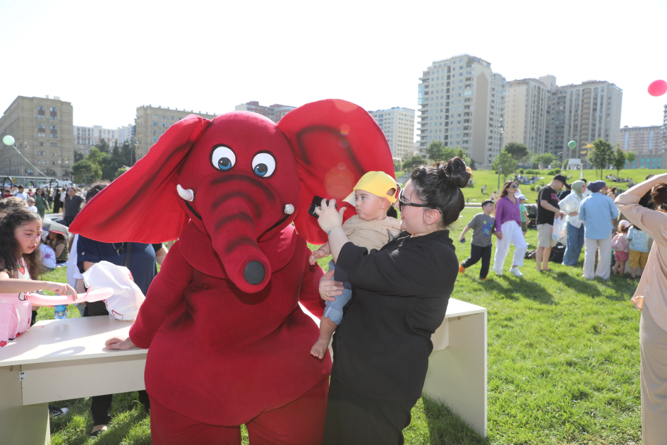 Children's festival held in Heydar Aliyev Center park (PHOTO)