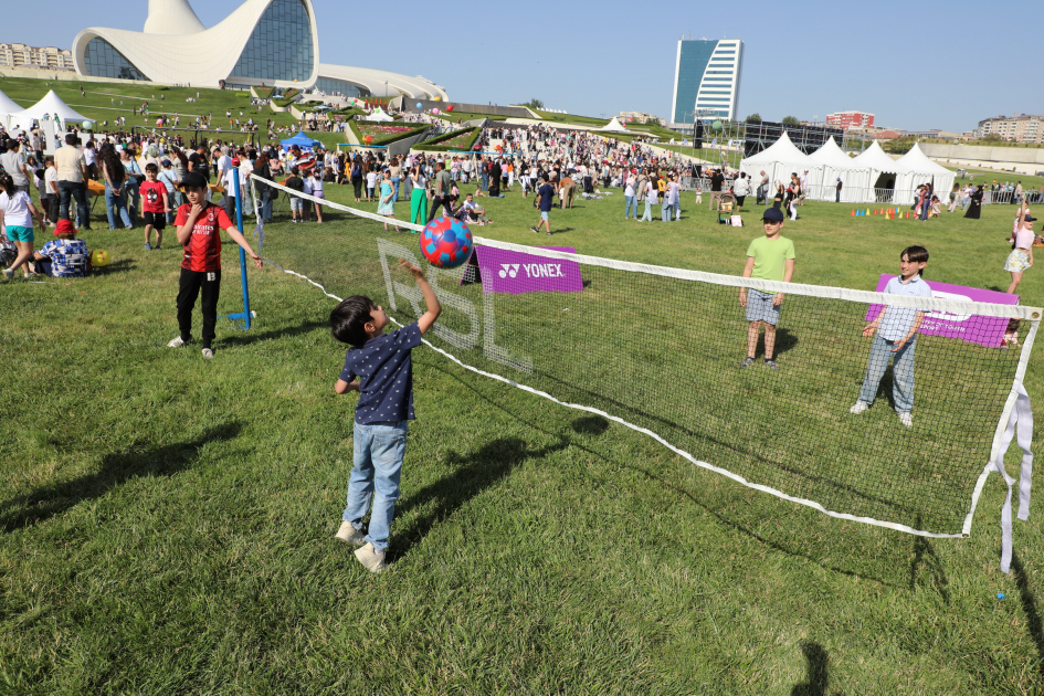 Children's festival held in Heydar Aliyev Center park (PHOTO)