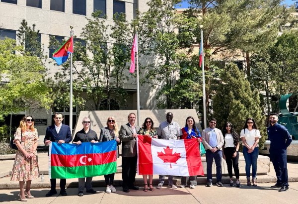 Azerbaijani flag flutters brightly over Canada's Saskatoon on Independence Day (PHOTO)