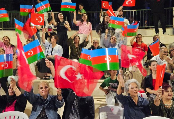 Türkiye's Izmir shines with vivid Azerbaijani culture at Independence Day concert (PHOTO)