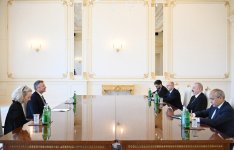 President Ilham Aliyev receives Vice President of ExxonMobil (PHOTO/VIDEO)