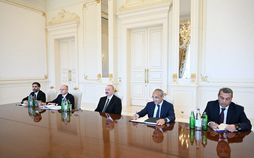 President Ilham Aliyev receives Pakistan's Minister for Petroleum (PHOTO)