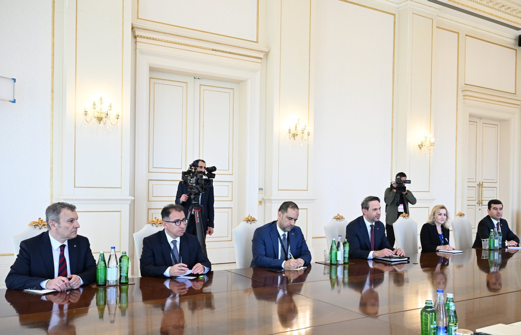 President Ilham Aliyev receives Turkish Minister of Energy and Natural Resources (PHOTO/VIDEO)