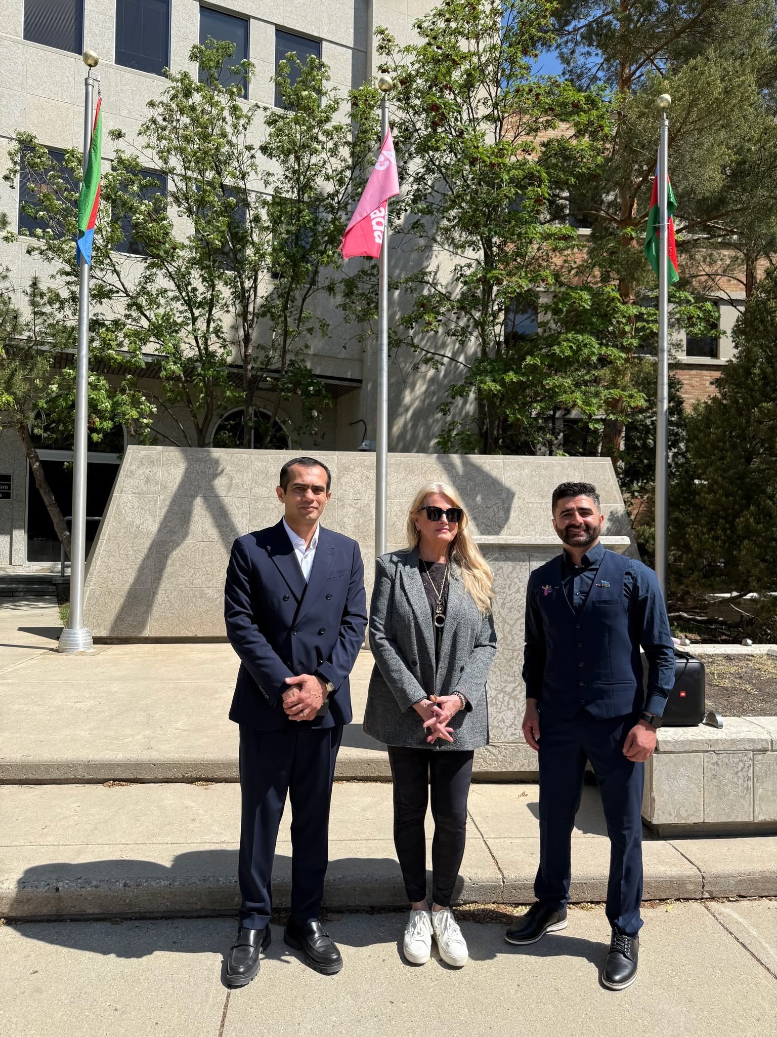Azerbaijani flag flutters brightly over Canada's Saskatoon on Independence Day (PHOTO)