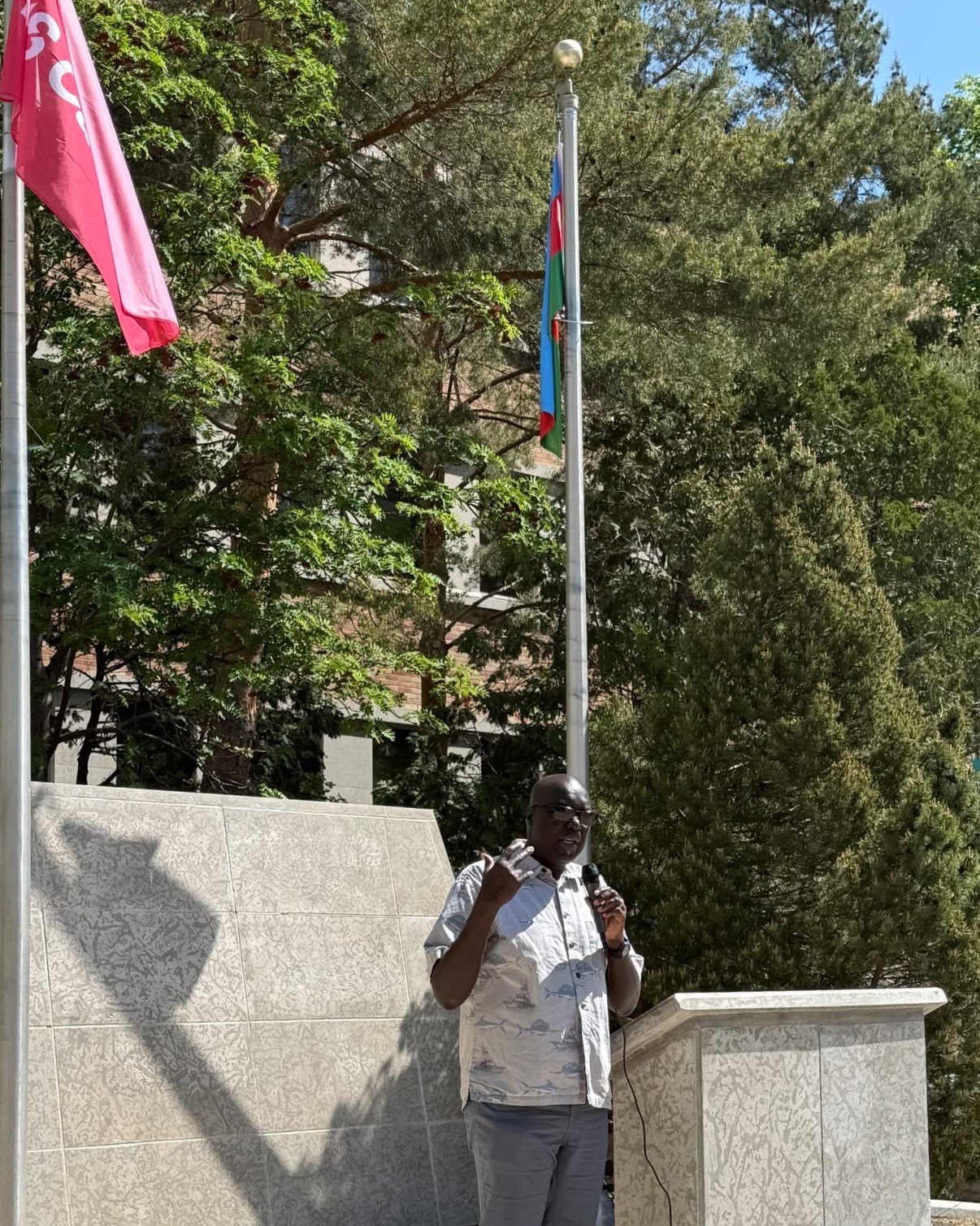 Azerbaijani flag flutters brightly over Canada's Saskatoon on Independence Day (PHOTO)