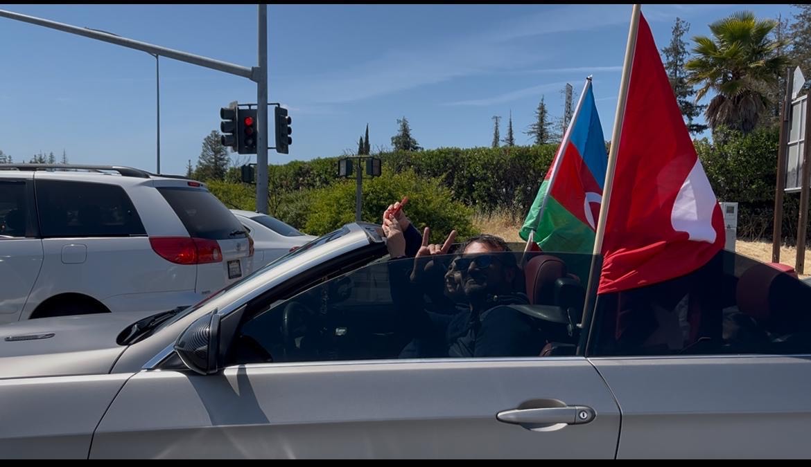 Azerbaijani diaspora holds car rally in California, US (PHOTO)