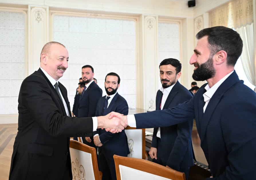 President Ilham Aliyev receives members of Azerbaijan national team, winners of minifootball World Cup (PHOTO/VIDEO)