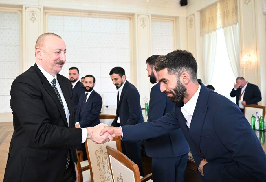 President Ilham Aliyev receives members of Azerbaijan national team, winners of minifootball World Cup (PHOTO/VIDEO)