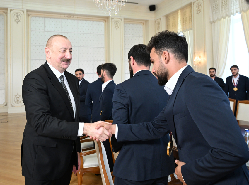 President Ilham Aliyev receives members of Azerbaijan national team, winners of minifootball World Cup (PHOTO/VIDEO)
