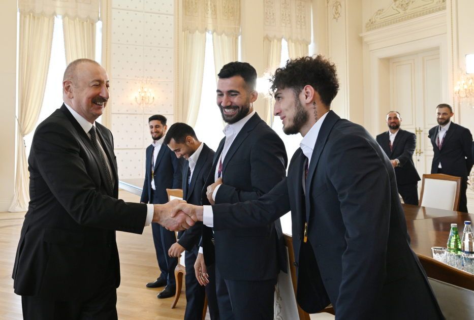 President Ilham Aliyev receives members of Azerbaijan national team, winners of minifootball World Cup (PHOTO/VIDEO)