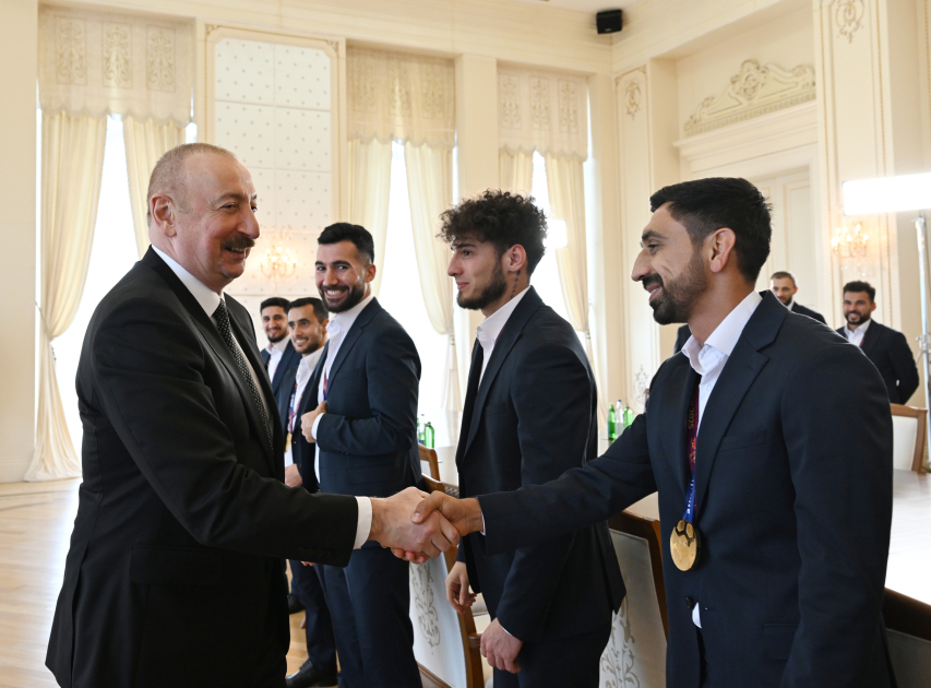 President Ilham Aliyev receives members of Azerbaijan national team, winners of minifootball World Cup (PHOTO/VIDEO)