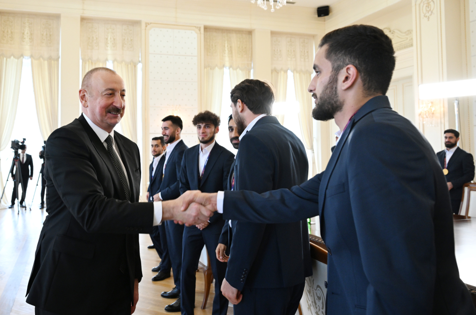 President Ilham Aliyev receives members of Azerbaijan national team, winners of minifootball World Cup (PHOTO/VIDEO)