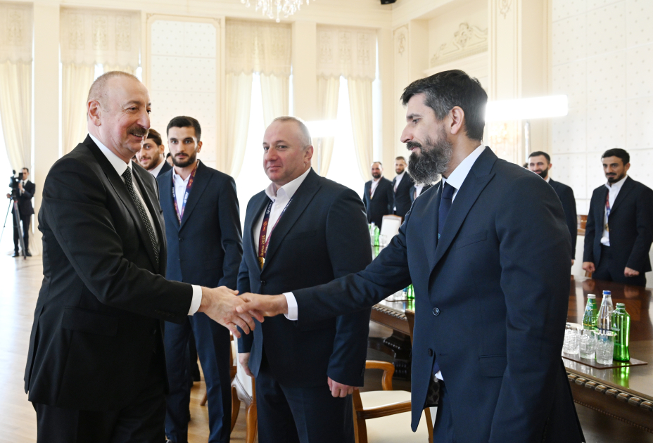 President Ilham Aliyev receives members of Azerbaijan national team, winners of minifootball World Cup (PHOTO/VIDEO)