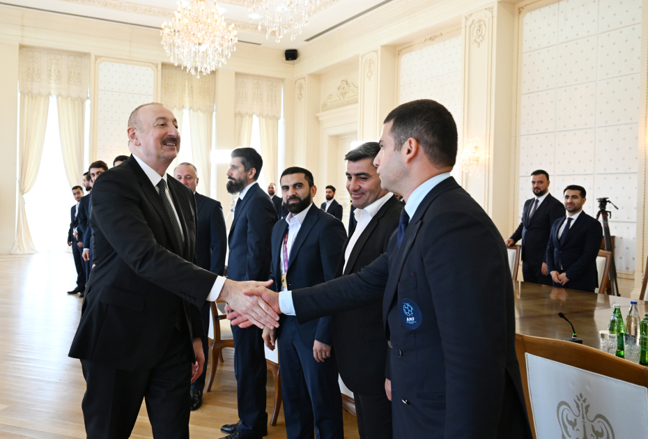 President Ilham Aliyev receives members of Azerbaijan national team, winners of minifootball World Cup (PHOTO/VIDEO)