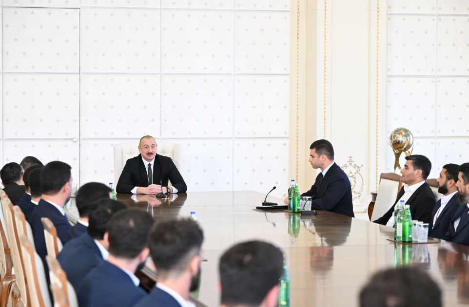 President Ilham Aliyev receives members of Azerbaijan national team, winners of minifootball World Cup (PHOTO/VIDEO)