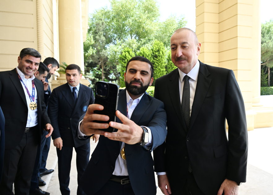 President Ilham Aliyev receives members of Azerbaijan national team, winners of minifootball World Cup (PHOTO/VIDEO)