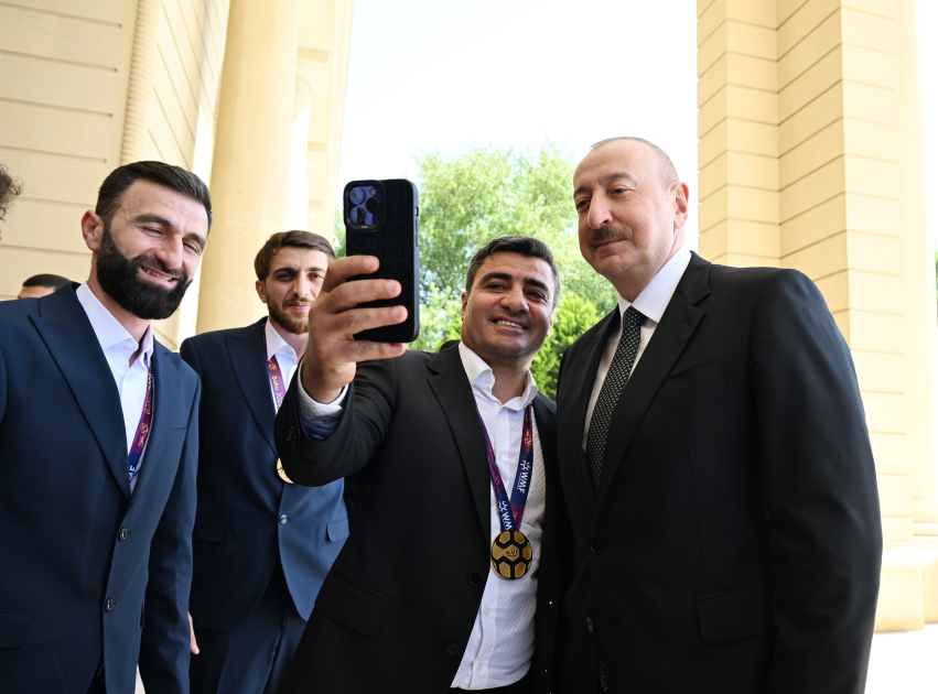President Ilham Aliyev receives members of Azerbaijan national team, winners of minifootball World Cup (PHOTO/VIDEO)