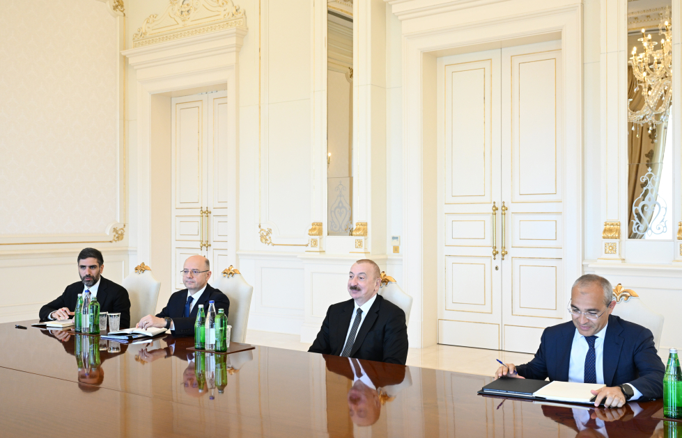 President Ilham Aliyev receives Vice President of ExxonMobil (PHOTO/VIDEO)