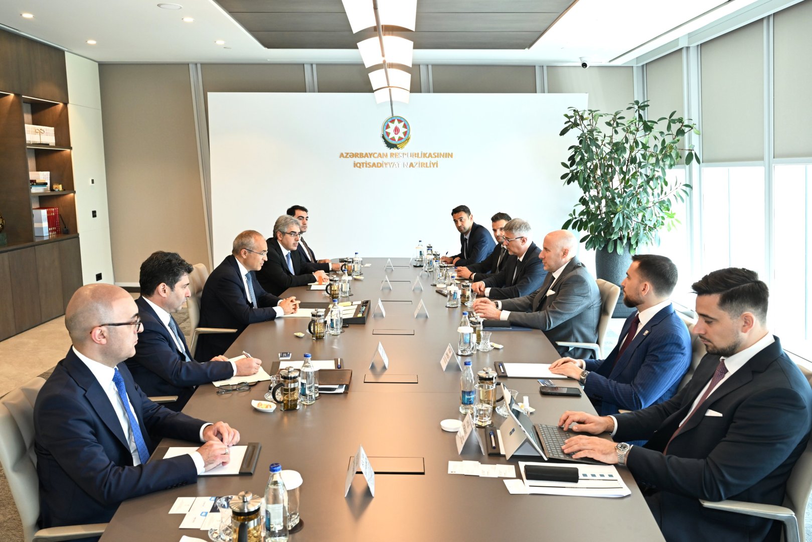Azerbaijan, Hungary brainstorm transport and transit co-op expansion (PHOTO)