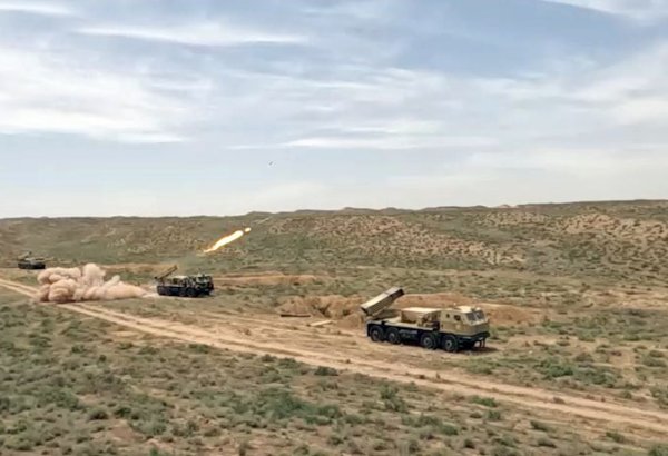 Azerbaijan executes live-fire exercises with rocket-artillery batteries