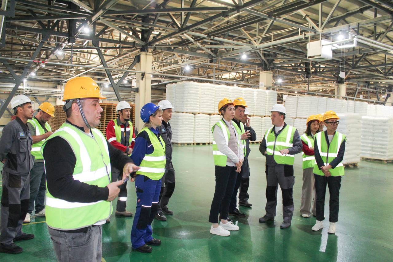 Uzbekneftegaz explores cutting-edge robotics and AI at Kazakhstan petrochemical hub