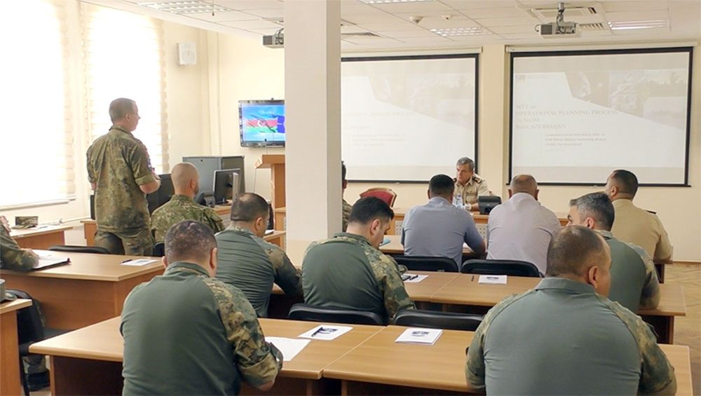 Azerbaijan holds joint drills with NATO’s mobile training team (PHOTO)