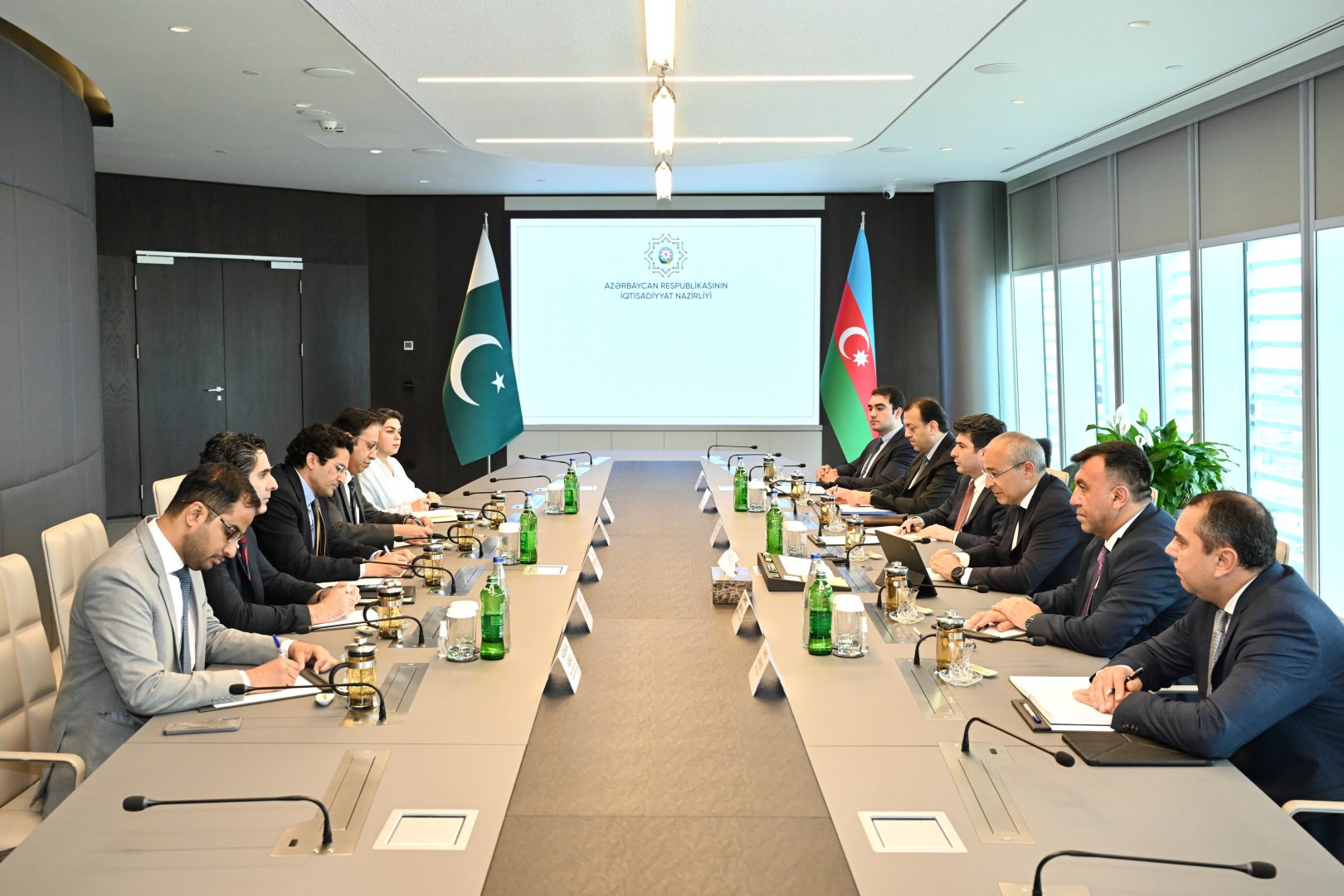 Azerbaijan, Pakistan explore new avenues for green energy cooperation (PHOTO)