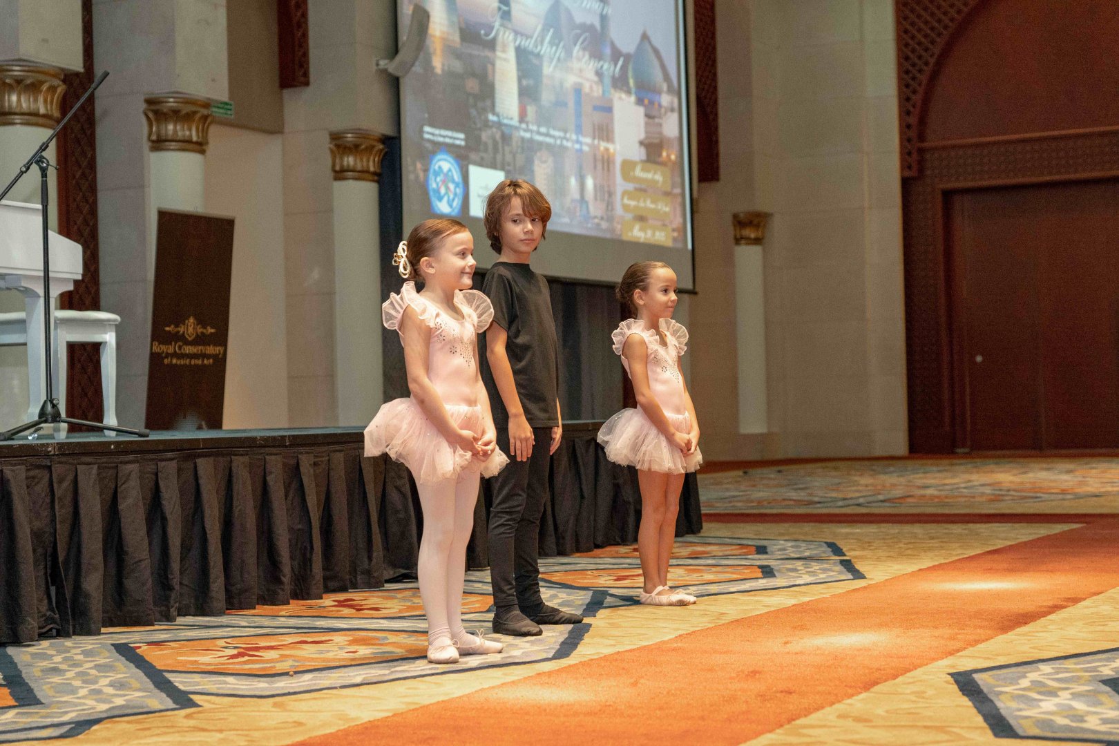 Muscat’s stage lights up with Azerbaijan-Oman friendship concert (PHOTO)