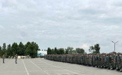 Defense Ministry's leadership meets with military personnel during the holiday (PHOTO)