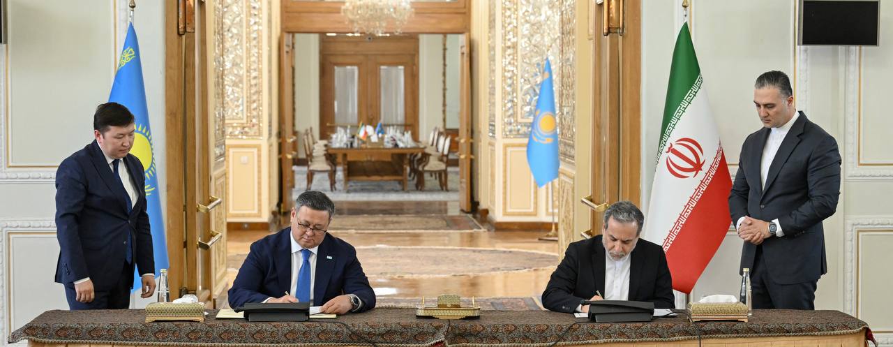 Kazakh, Iranian FM's sign memorandum of cooperation (PHOTO)