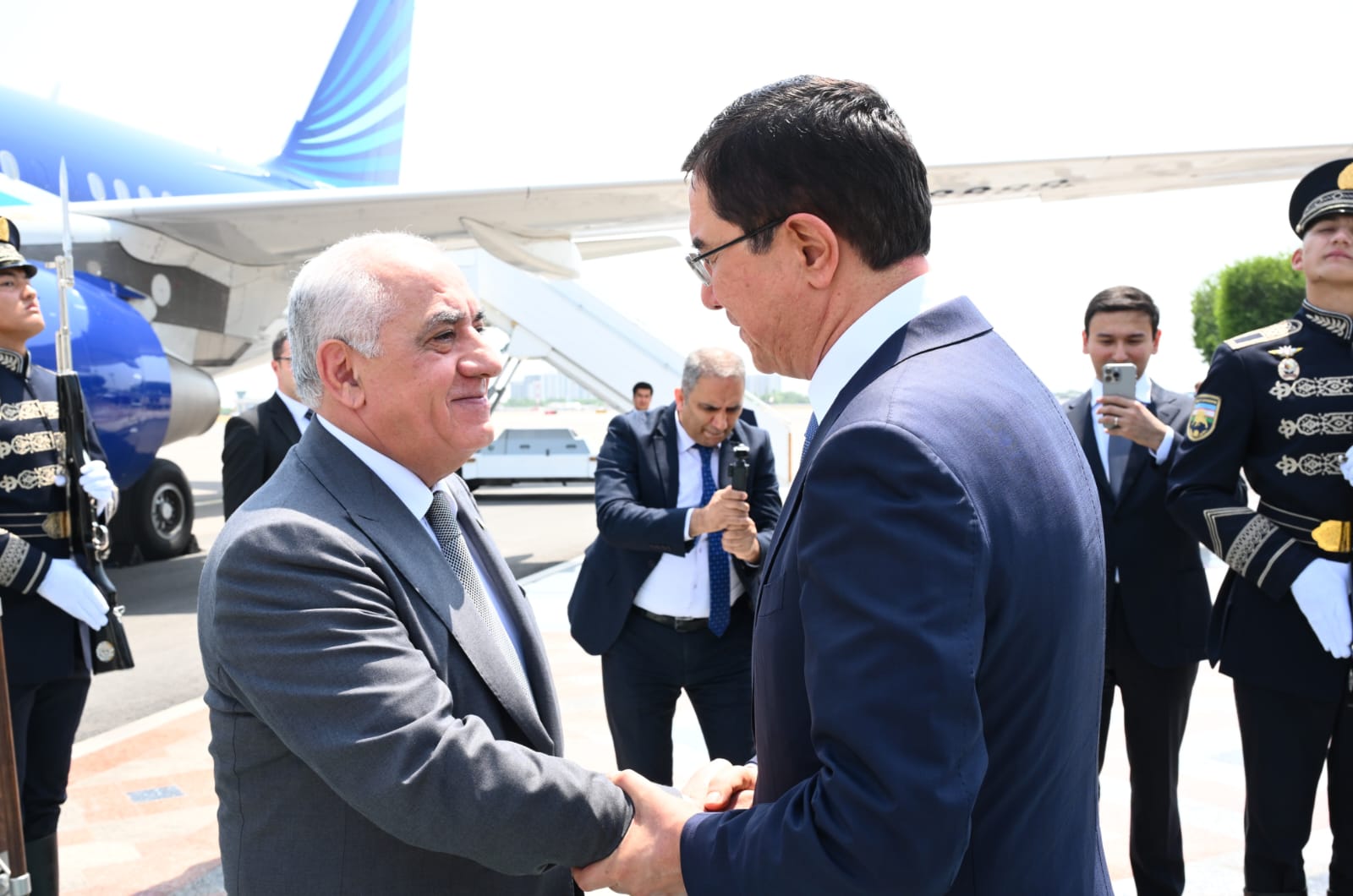 Azerbaijan's prime minister makes official visit to Uzbekistan (PHOTO)