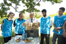 Initiated by VP of Heydar Aliyev Foundation, Leyla Aliyeva, training phase of “Young beekeeper” project concludes in Khizi district (PHOTO)