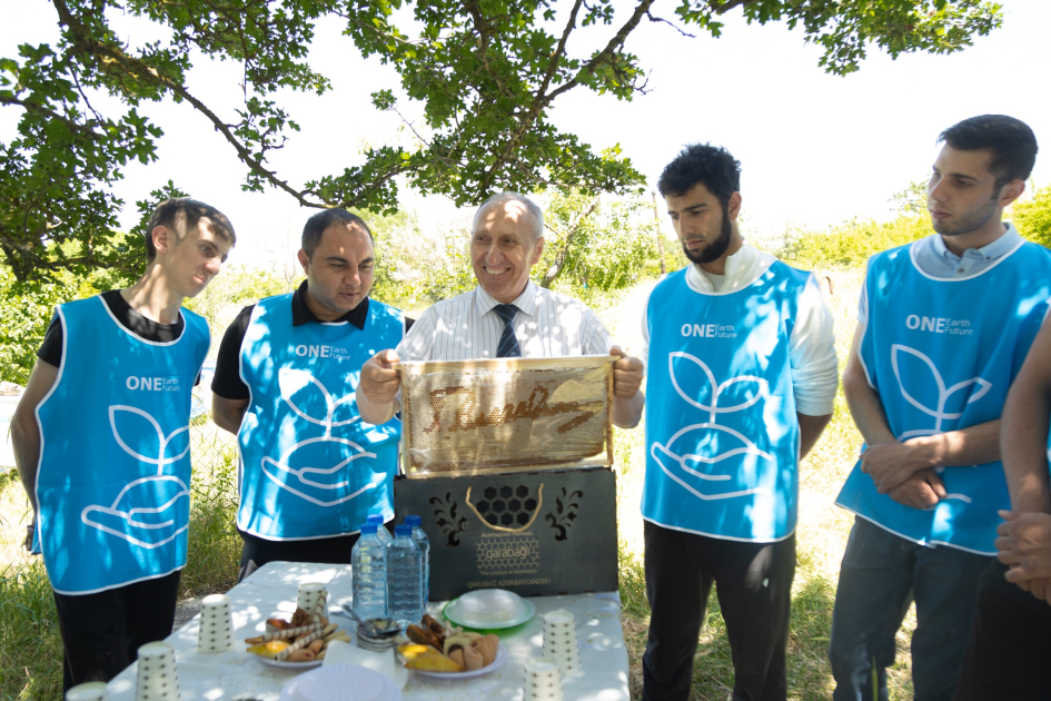 Initiated by VP of Heydar Aliyev Foundation, Leyla Aliyeva, training phase of “Young beekeeper” project concludes in Khizi district (PHOTO)
