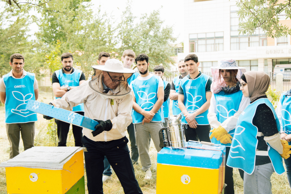 Initiated by VP of Heydar Aliyev Foundation, Leyla Aliyeva, training phase of “Young beekeeper” project concludes in Khizi district (PHOTO)