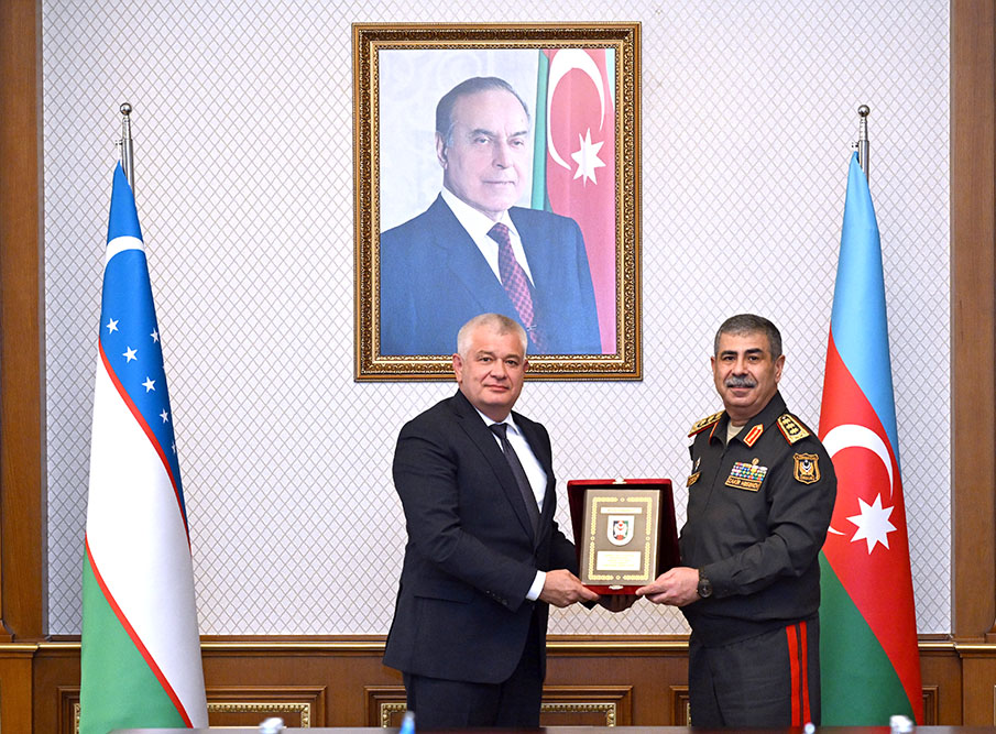 Azerbaijan, Uzbekistan hold extensive talks on regional security (PHOTO)