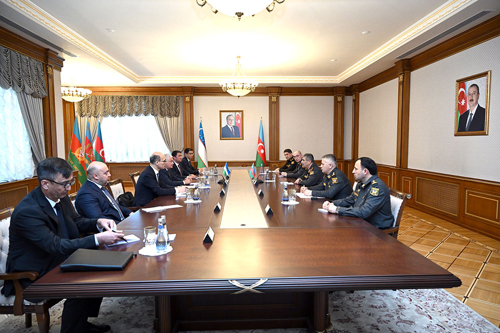 Azerbaijan, Uzbekistan hold extensive talks on regional security (PHOTO)