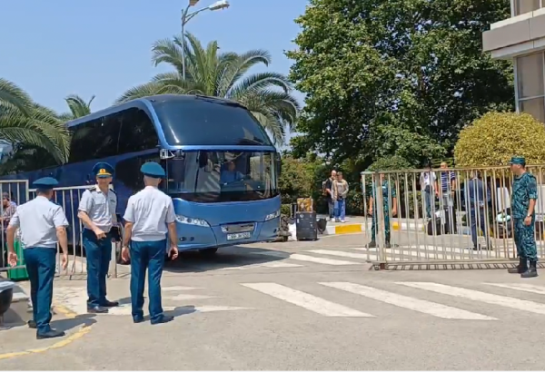 Azerbaijan receives initial evacuees from Iran via land route (VIDEO)