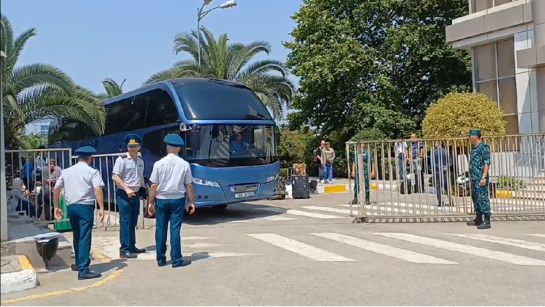 Azerbaijan receives initial evacuees from Iran via land route (VIDEO)