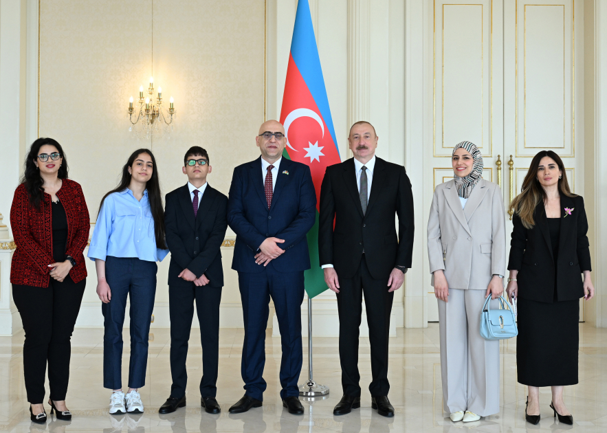 President Ilham Aliyev accepts credentials of newly appointed ambassador of Palestine to Azerbaijan (PHOTO)