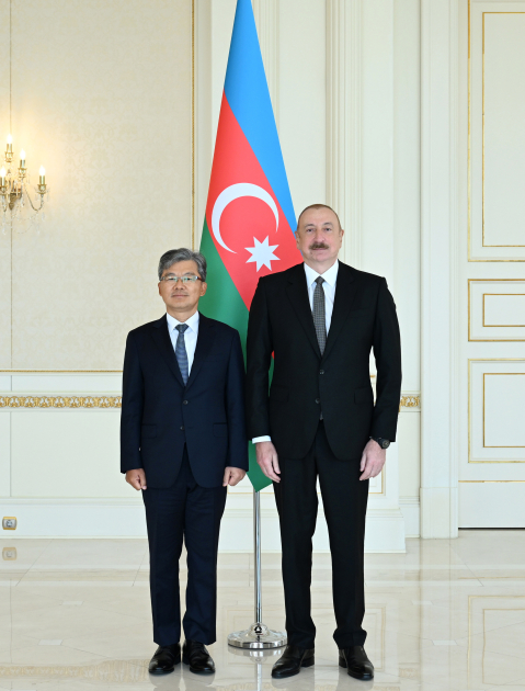 President Ilham Aliyev accepts credentials of ambassador of Republic of Korea to Azerbaijan (PHOTO)