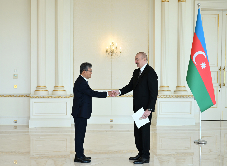 President Ilham Aliyev accepts credentials of ambassador of Republic of Korea to Azerbaijan (PHOTO)