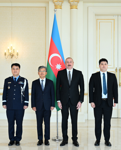 President Ilham Aliyev accepts credentials of ambassador of Republic of Korea to Azerbaijan (PHOTO)