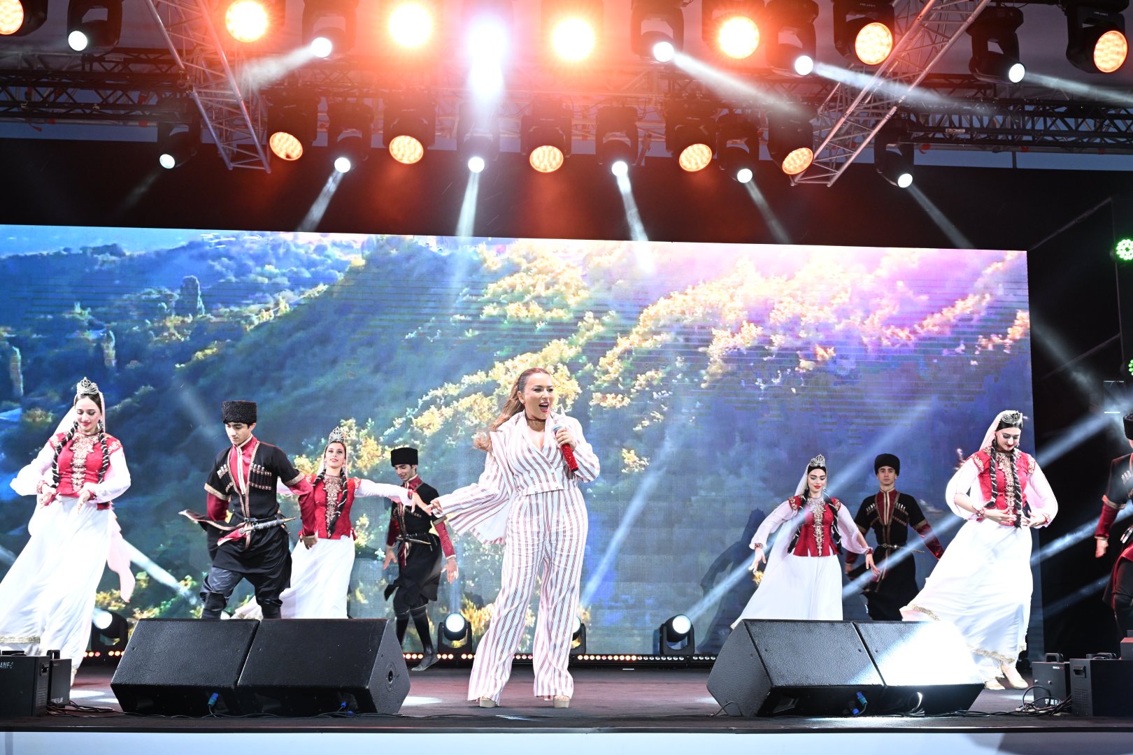 Concert held in Heydar Aliyev Center park on occasion of National Salvation Day (PHOTO)