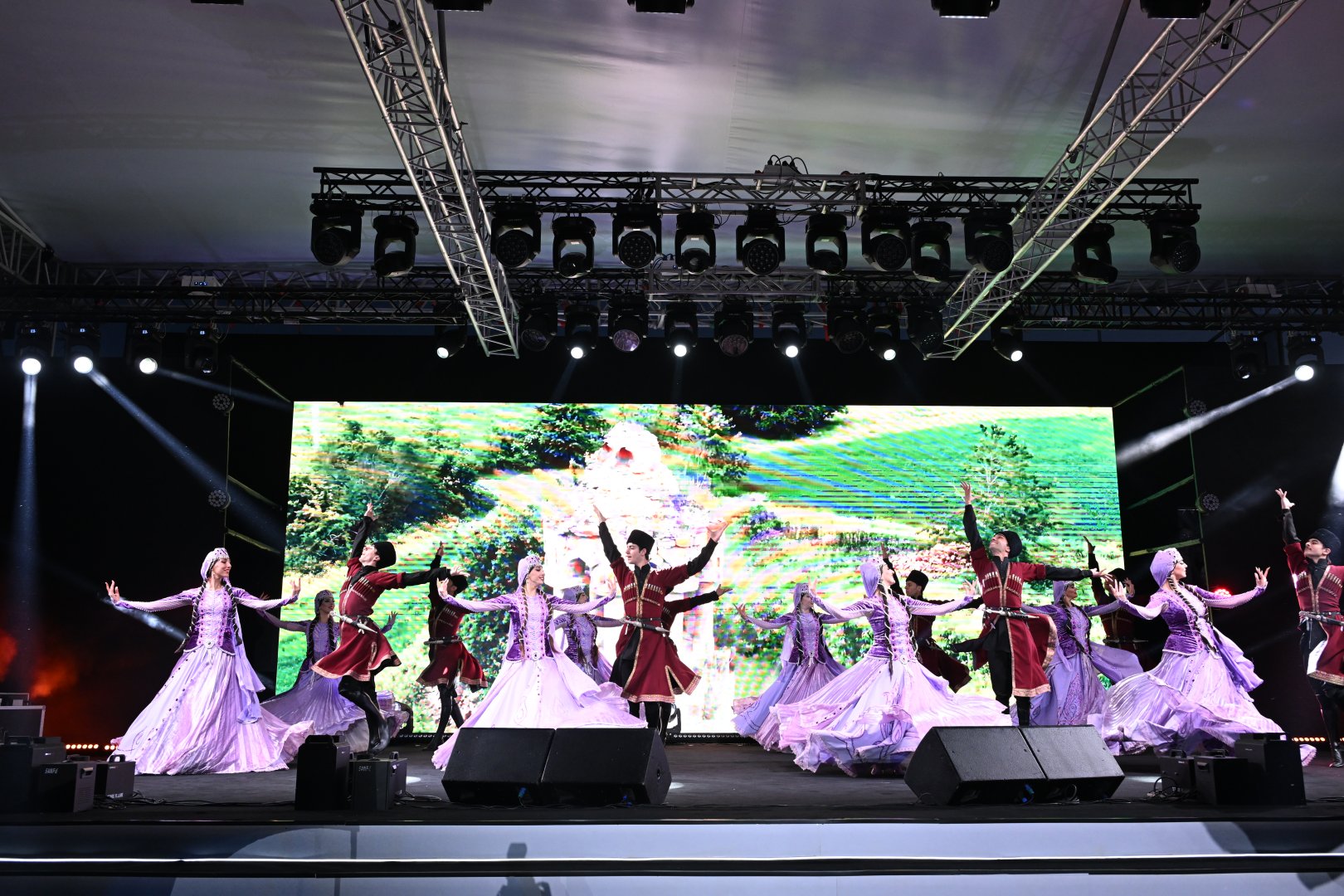 Concert held in Heydar Aliyev Center park on occasion of National Salvation Day (PHOTO)