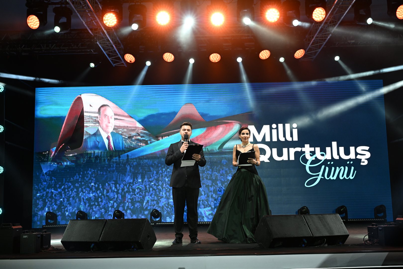 Concert held in Heydar Aliyev Center park on occasion of National Salvation Day (PHOTO)