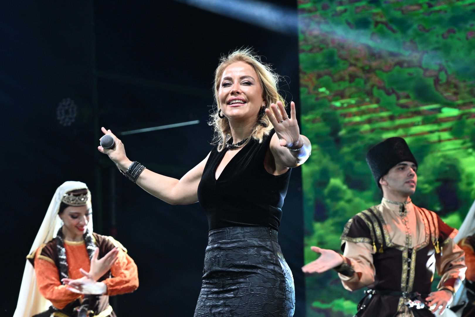 Concert held in Heydar Aliyev Center park on occasion of National Salvation Day (PHOTO)