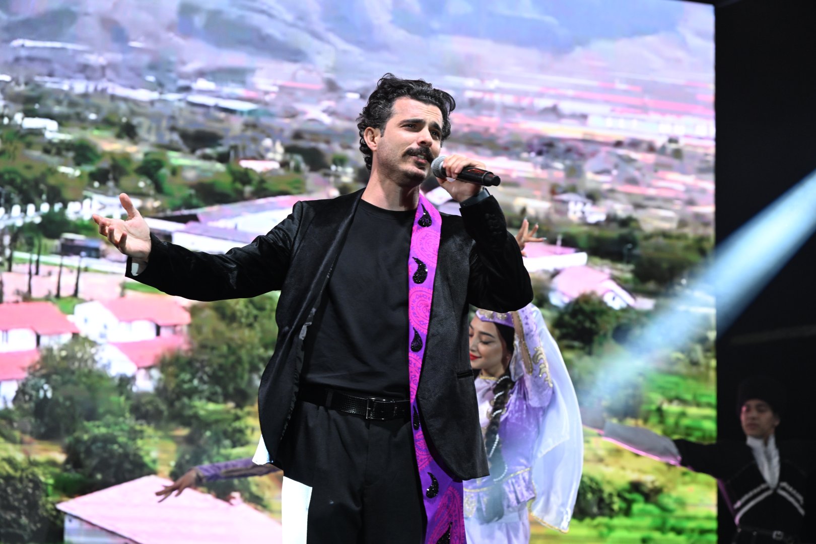 Concert held in Heydar Aliyev Center park on occasion of National Salvation Day (PHOTO)
