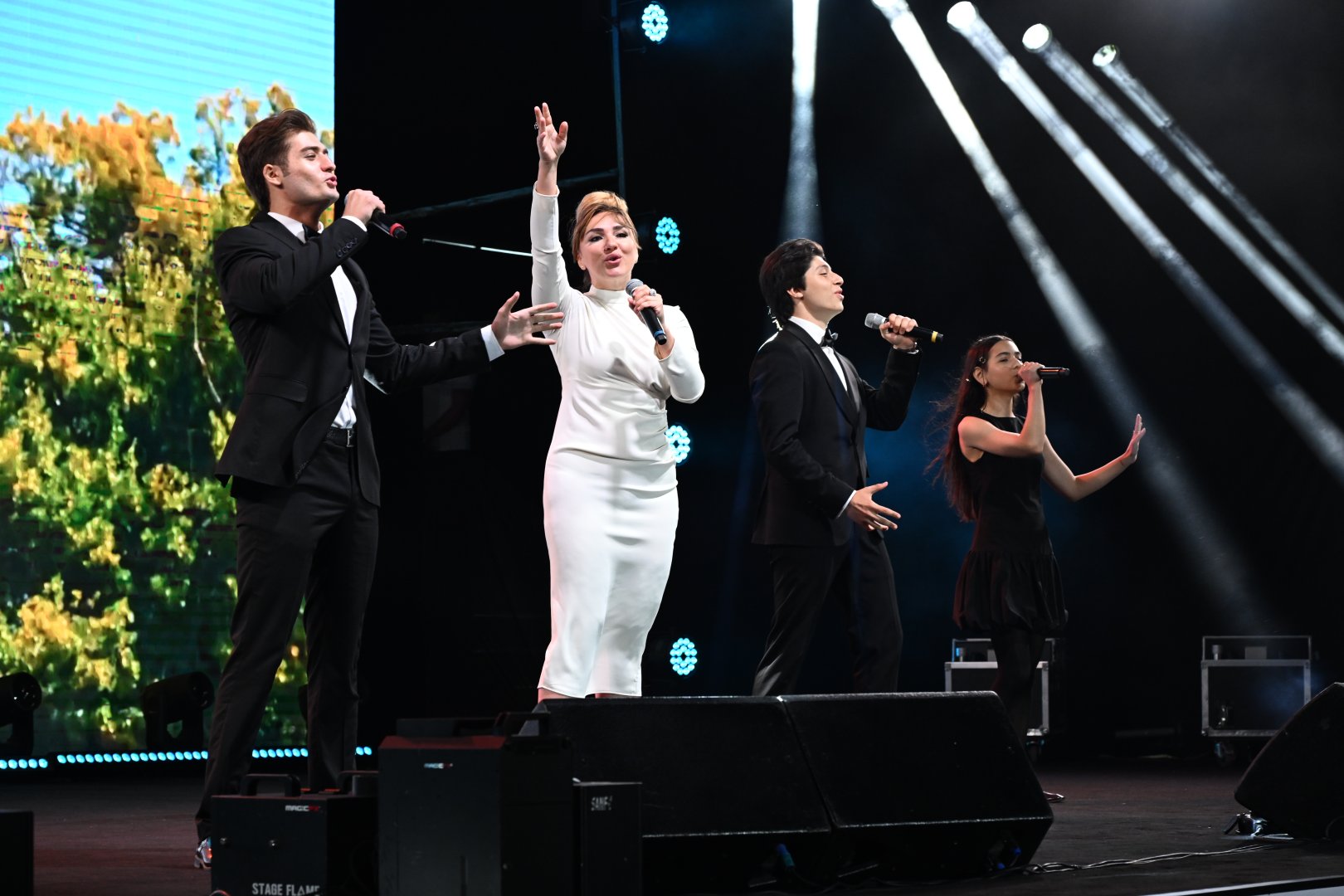 Concert held in Heydar Aliyev Center park on occasion of National Salvation Day (PHOTO)